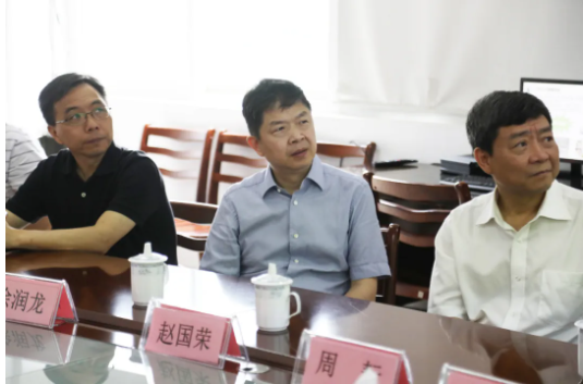 6月4日，省市场监管局党委委员、副局长，省药品监管局党组书记、局长徐润龙带队来公司开展“三服务”活动
